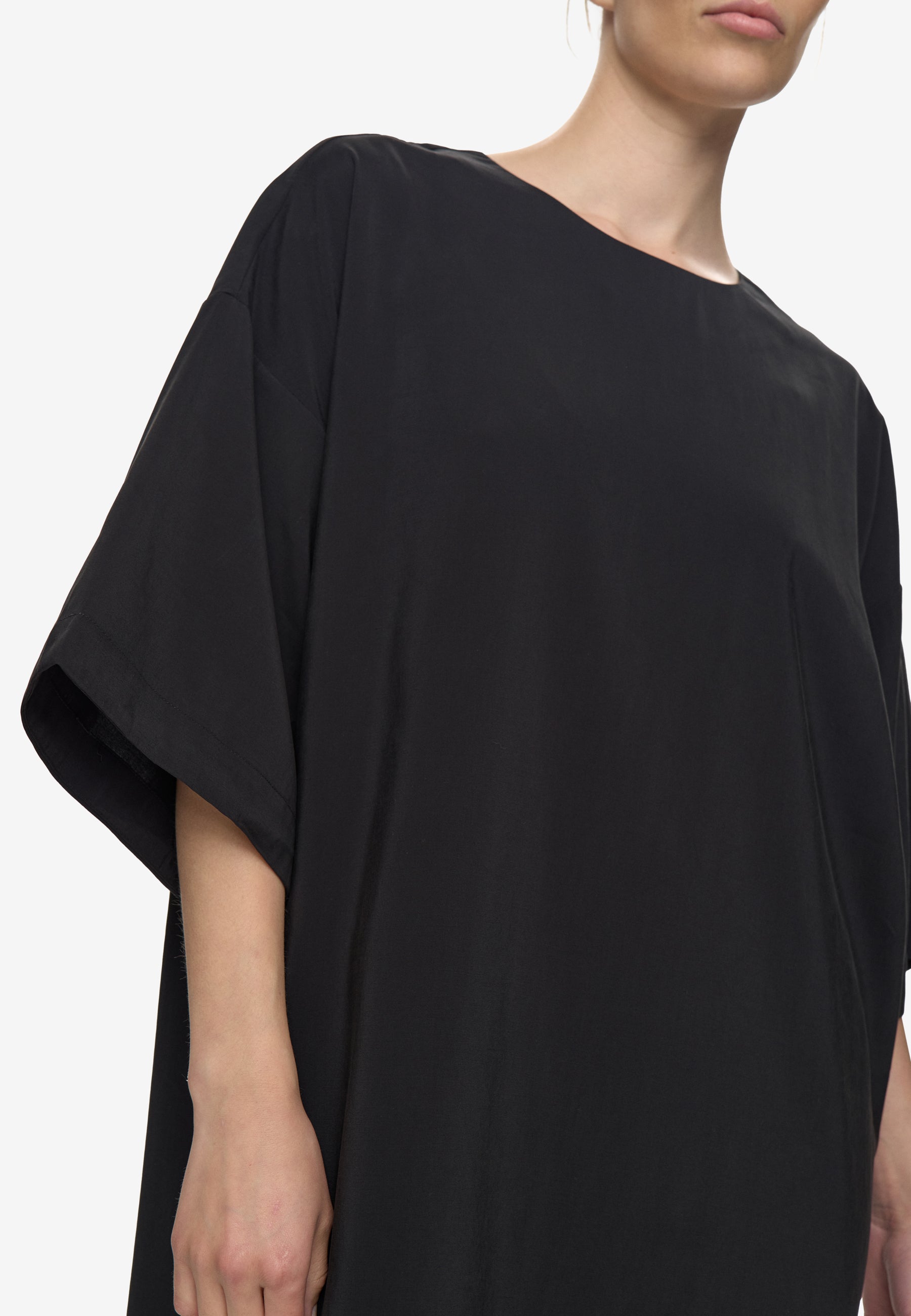minimum female Lyra midi ss dress 3780 Midi Dress 999 Black